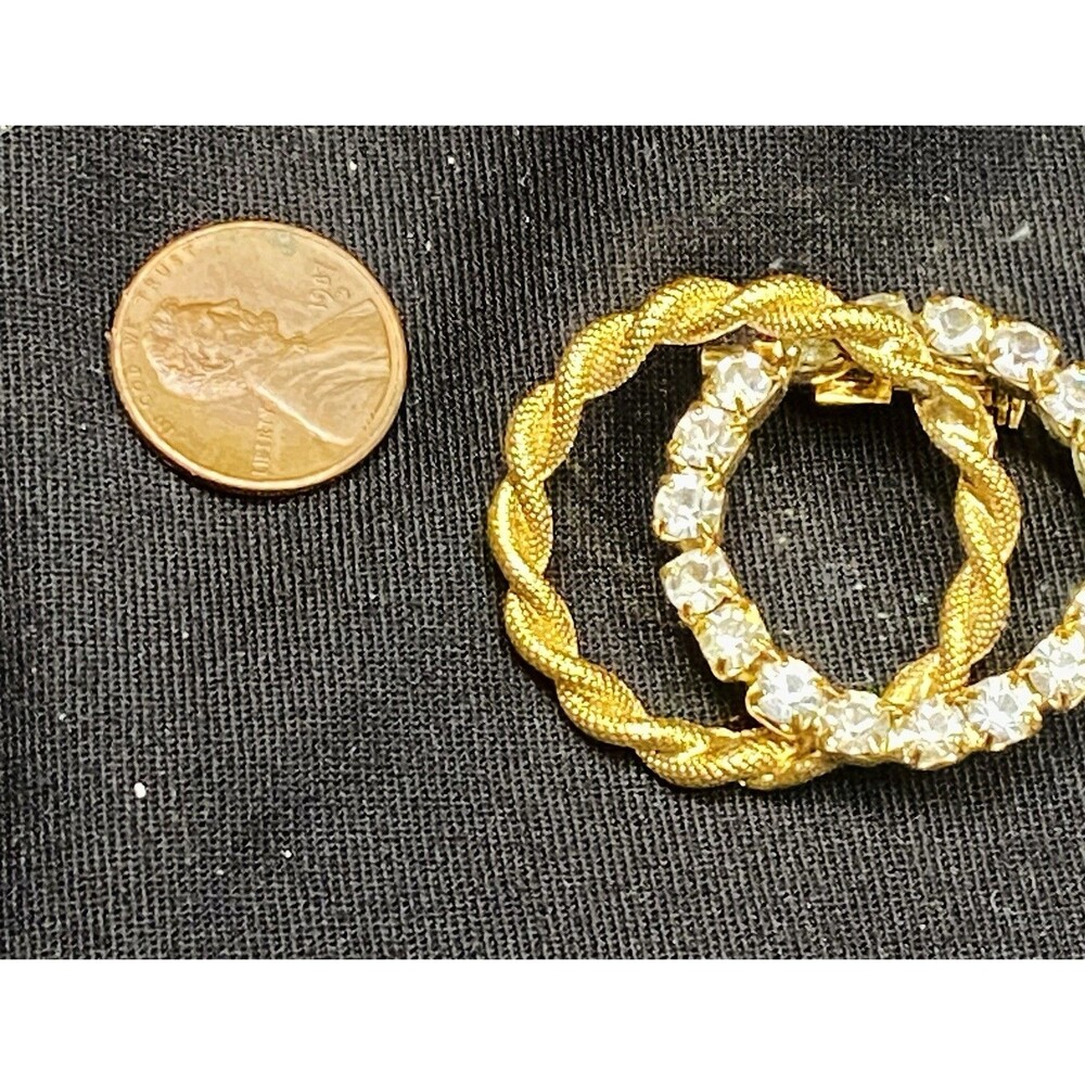 Vintage Gold Tone Double Circle Brooch Rhinestone Rope Twist Pin 1.5in Flawed